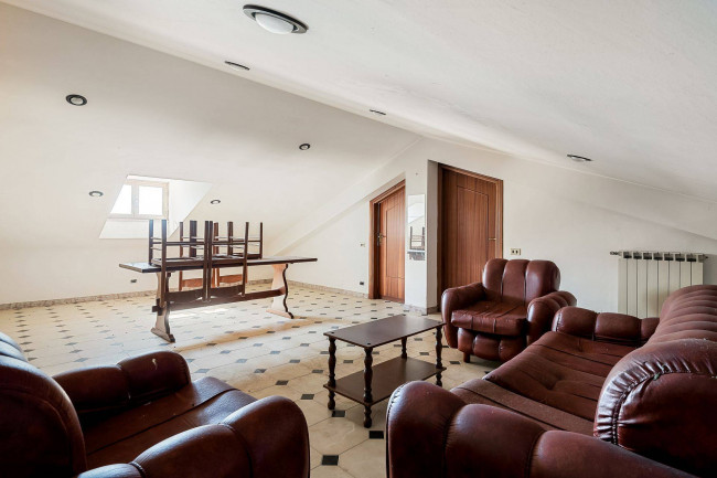 whole building for sale in Piedimonte San Germano