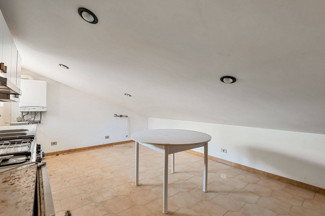 whole building for sale in Piedimonte San Germano