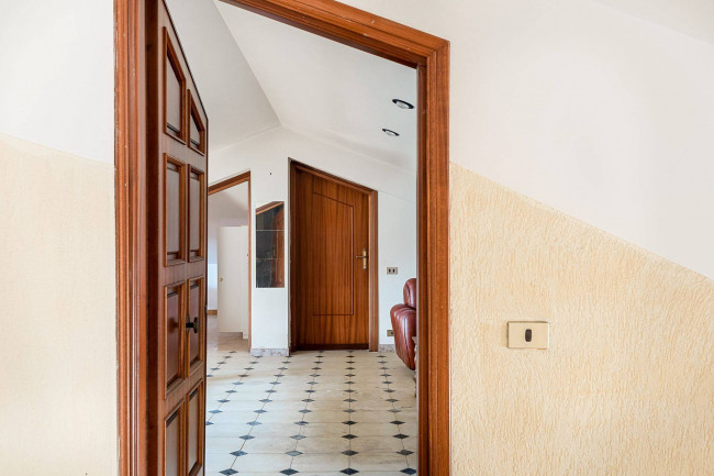 whole building for sale in Piedimonte San Germano
