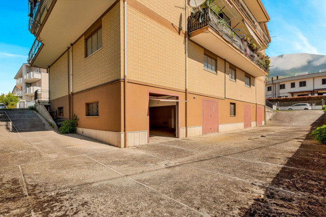 whole building for sale in Piedimonte San Germano