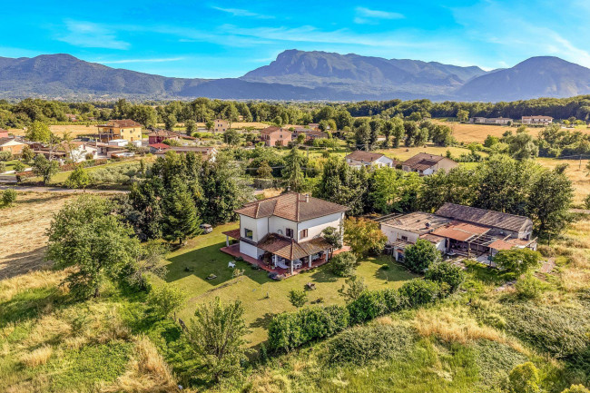 Casale di campagna in vendita a Pignataro Interamna