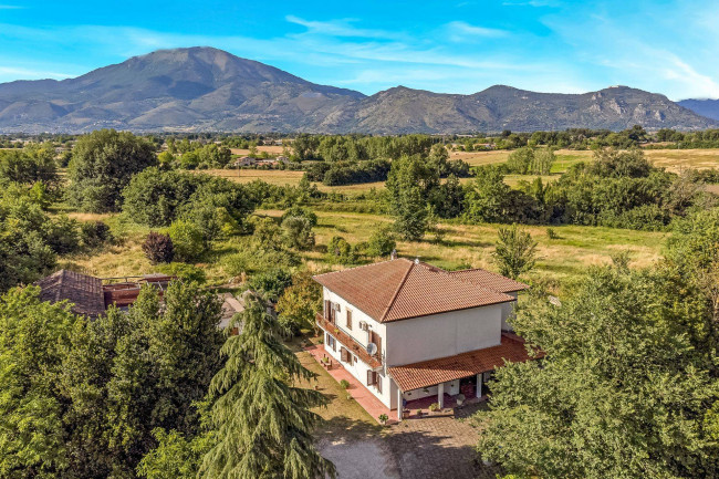 Casale di campagna in vendita a Pignataro Interamna