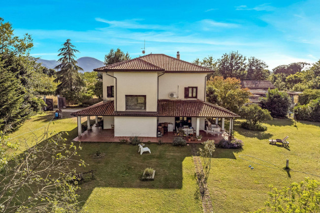 Casale di campagna in vendita a Pignataro Interamna