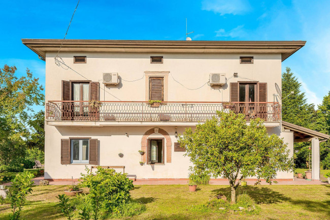Casale di campagna in vendita a Pignataro Interamna