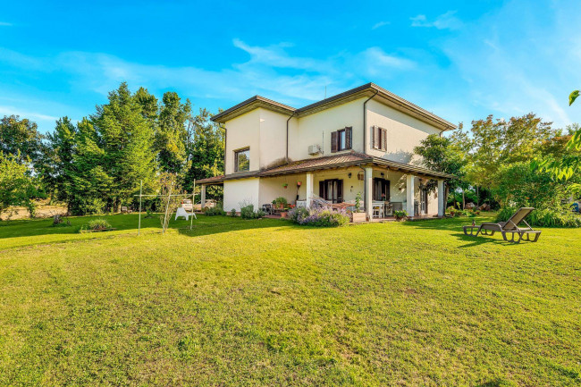 Casale di campagna in vendita a Pignataro Interamna
