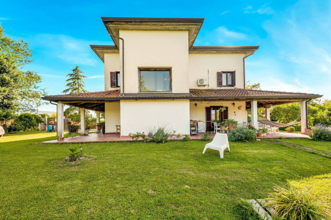 Casale di campagna in vendita a Pignataro Interamna