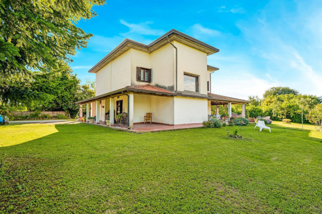 Casale di campagna in vendita a Pignataro Interamna