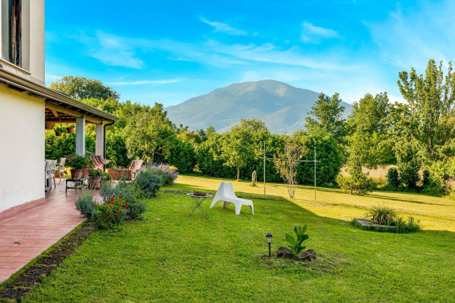 Casale di campagna in vendita a Pignataro Interamna