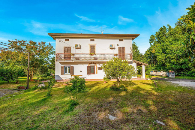 Casale di campagna in vendita a Pignataro Interamna