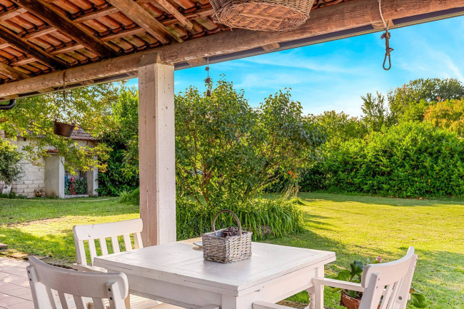 Casale di campagna in vendita a Pignataro Interamna