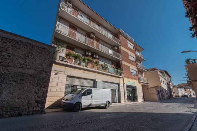 Locale commerciale in vendita a Terracina