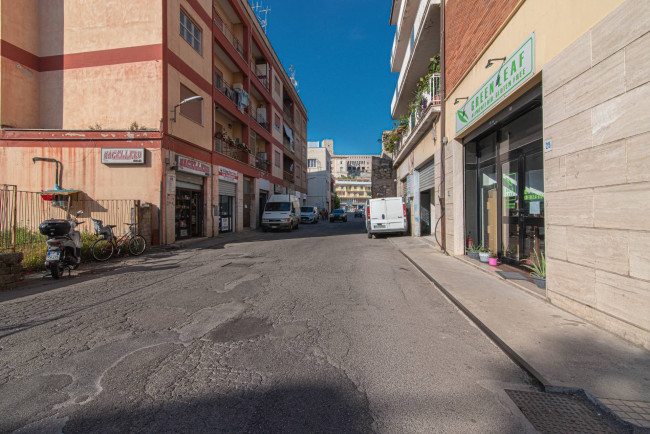 Locale commerciale in vendita a Terracina