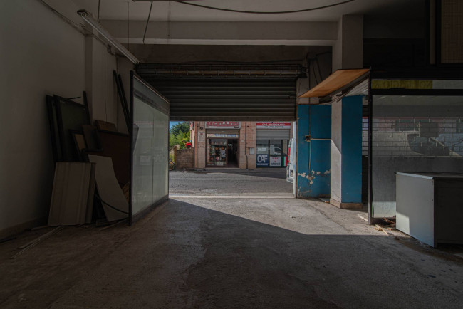 Locale commerciale in vendita a Terracina