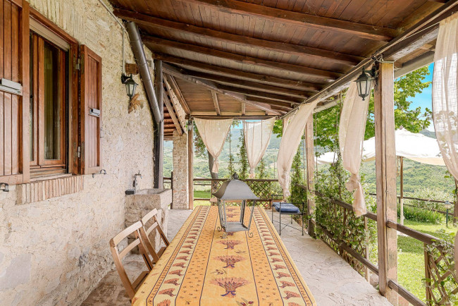 Abitazioni tipiche storiche in vendita a Scandriglia