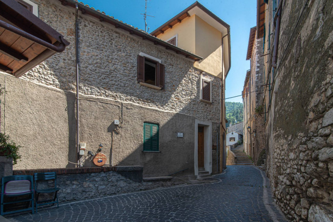 Palazzo intero stabile in vendita a Piglio