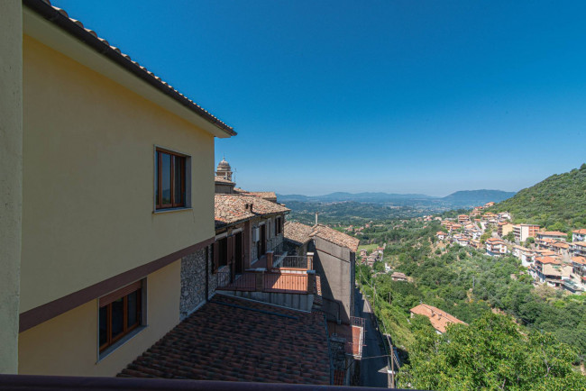 Palazzo intero stabile in vendita a Piglio
