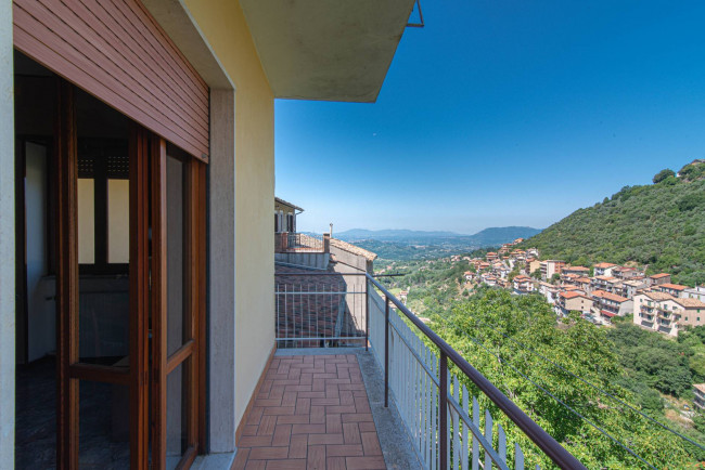 Palazzo intero stabile in vendita a Piglio