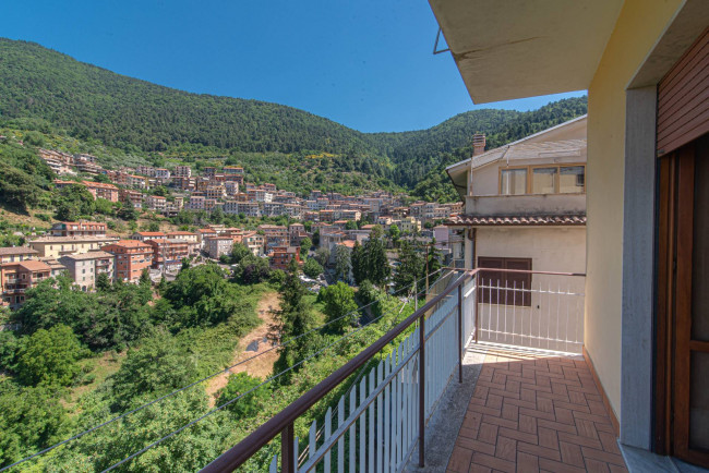 Palazzo intero stabile in vendita a Piglio