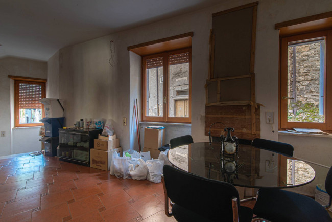 Palazzo intero stabile in vendita a Piglio
