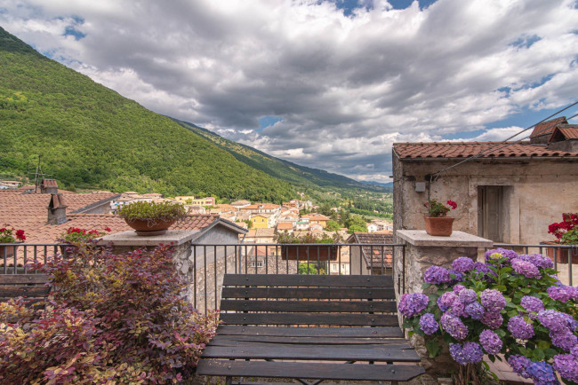 Palazzo storico in vendita a San Donato Val di Comino