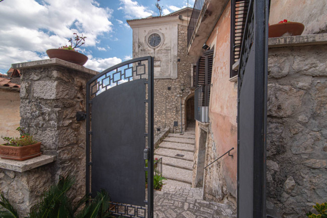 Palazzo storico in vendita a San Donato Val di Comino