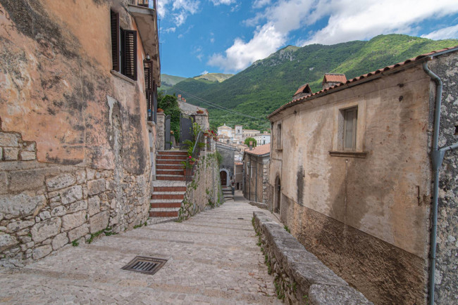 Palazzo storico in vendita a San Donato Val di Comino