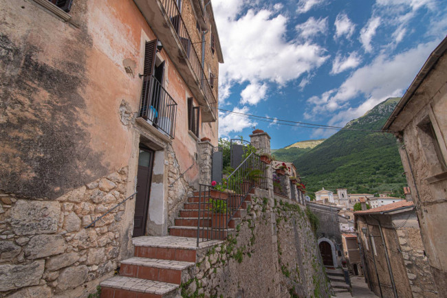 Palazzo storico in vendita a San Donato Val di Comino
