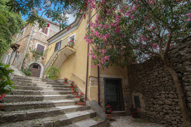 Palazzo storico in vendita a San Donato Val di Comino
