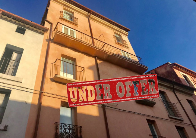 whole building for sale in Sora