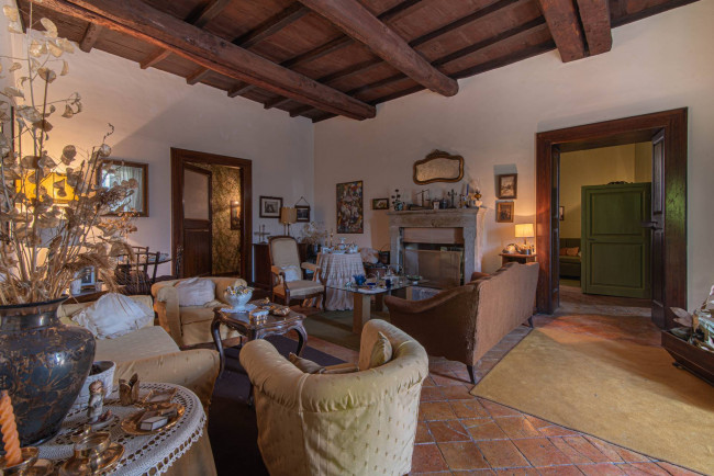 typical historical house for sale in Arpino