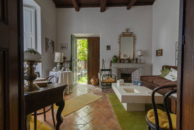typical historical house for sale in Arpino