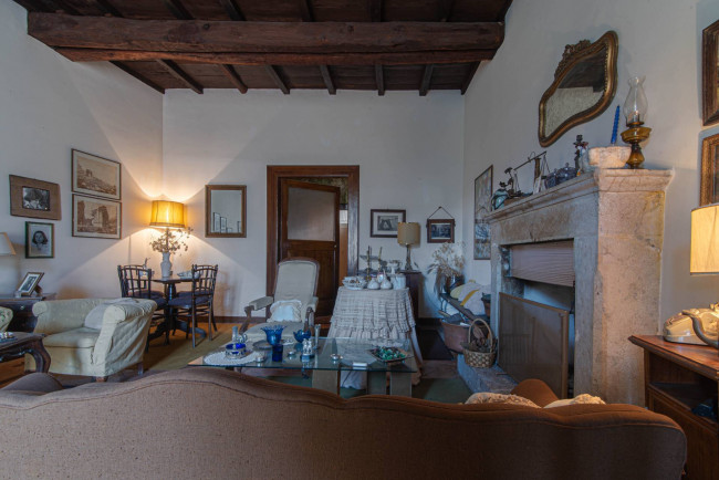 typical historical house for sale in Arpino