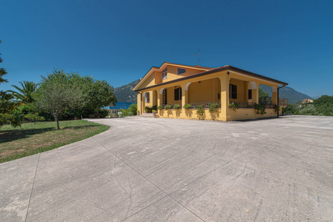 Villa for sale in Pescosolido