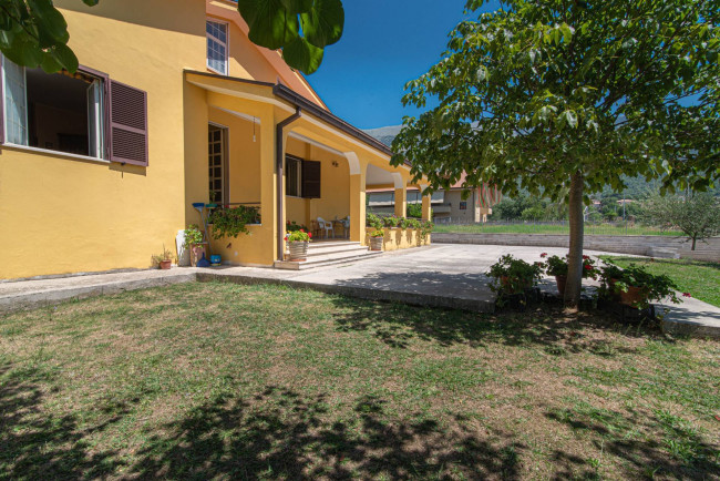 Villa for sale in Pescosolido