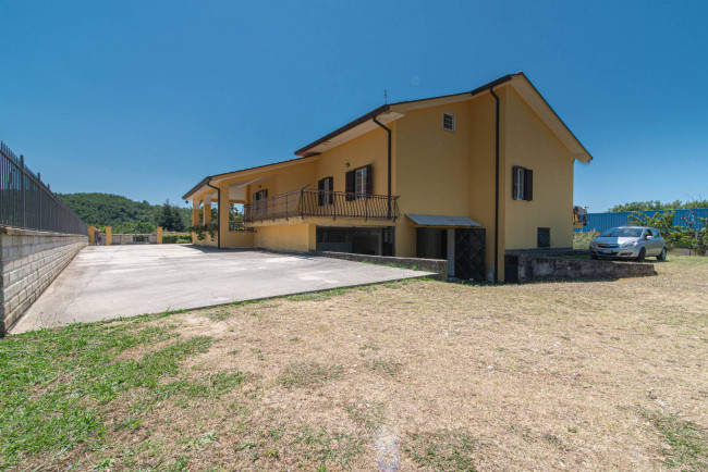 Villa for sale in Pescosolido
