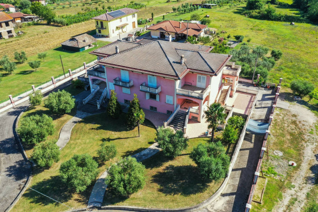 Villa bifamiliare in vendita a San Giovanni Incarico