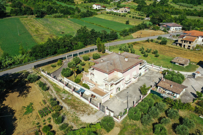 Villa bifamiliare in vendita a San Giovanni Incarico