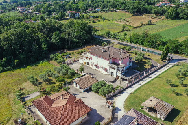Villa bifamiliare in vendita a San Giovanni Incarico