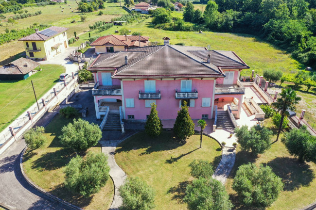 Villa bifamiliare in vendita a San Giovanni Incarico
