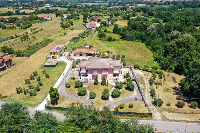 Villa bifamiliare in vendita a San Giovanni Incarico