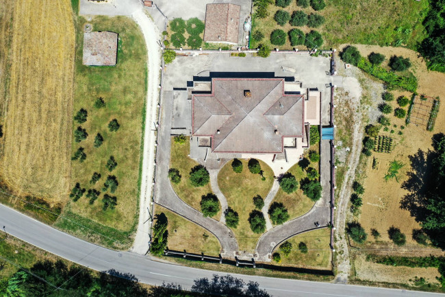 Villa bifamiliare in vendita a San Giovanni Incarico