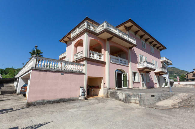 Villa bifamiliare in vendita a San Giovanni Incarico