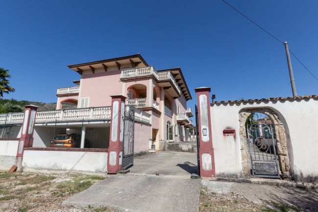 Villa bifamiliare in vendita a San Giovanni Incarico