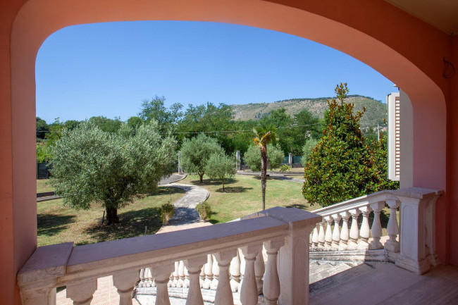 Villa bifamiliare in vendita a San Giovanni Incarico