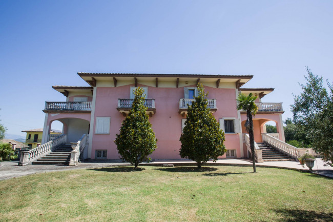 Villa bifamiliare in vendita a San Giovanni Incarico