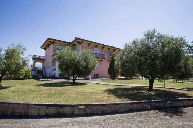 Villa bifamiliare in vendita a San Giovanni Incarico
