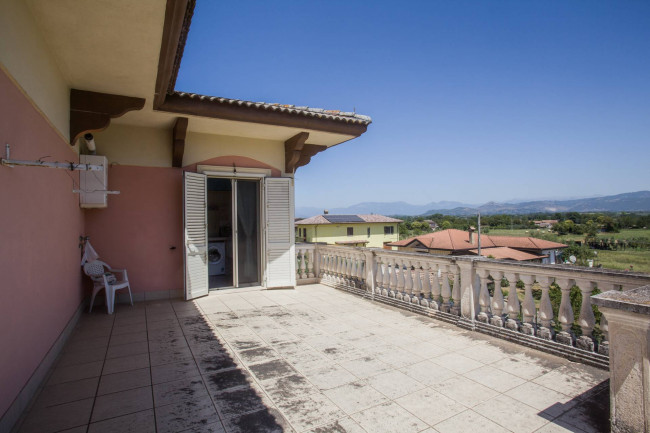 Villa bifamiliare in vendita a San Giovanni Incarico
