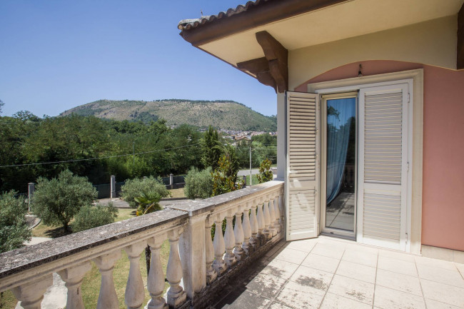 Villa bifamiliare in vendita a San Giovanni Incarico