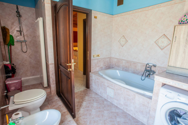 Villa bifamiliare in vendita a San Giovanni Incarico