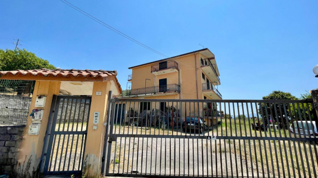 Palazzo intero stabile in vendita a Colfelice